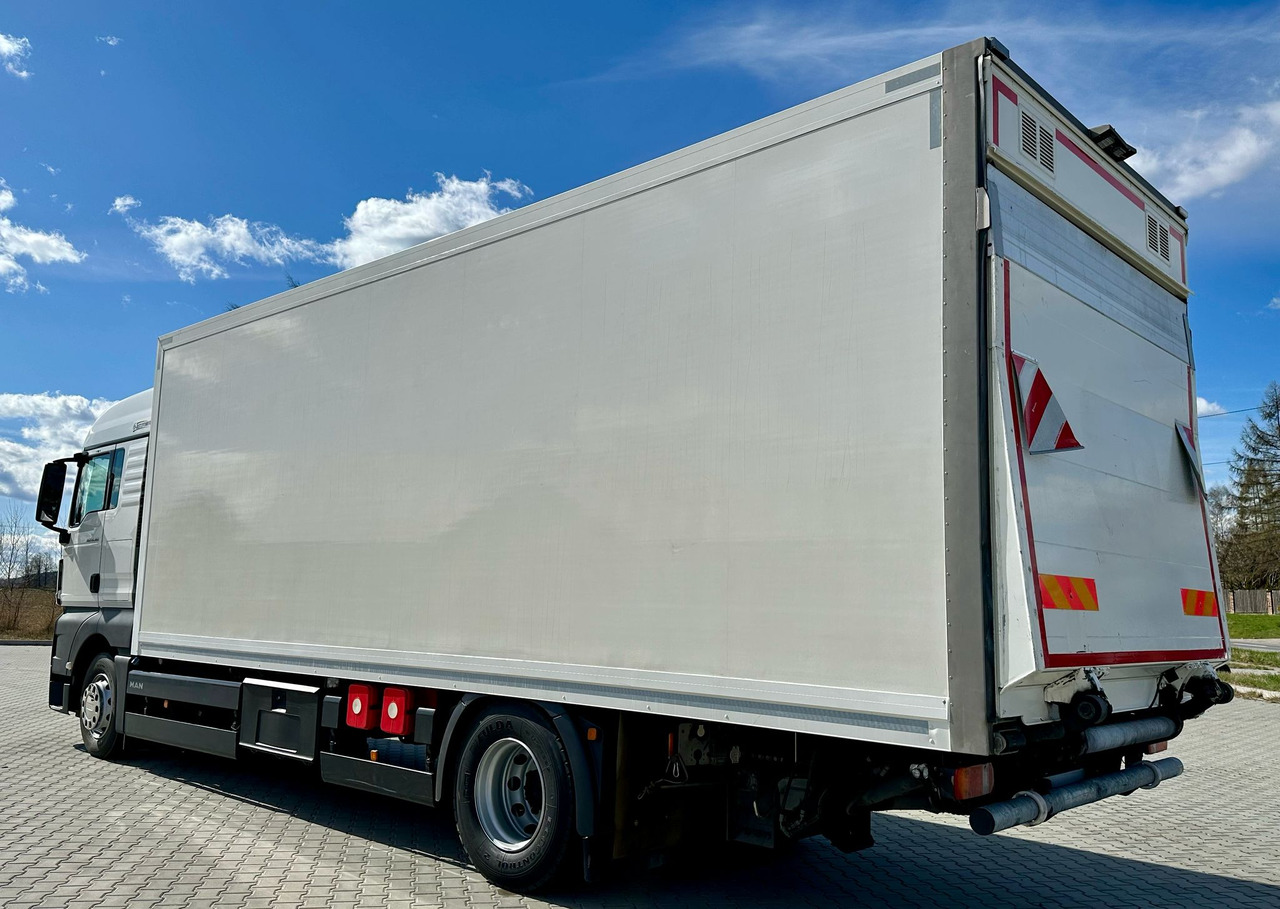 MAN TGX 18.360 / CHŁODNIA / WINDA / AUTOMAT / 19 EUROPALET / THERMO KING / SYPIALKA / SPROWADZONY - Camion frigorifique: photos 3 MAN TGX 18.360 / CHŁODNIA / WINDA / AUTOMAT / 19 EUROPALET / THERMO KING / SYPIALKA / SPROWADZONY - Camion frigorifique: photos 3