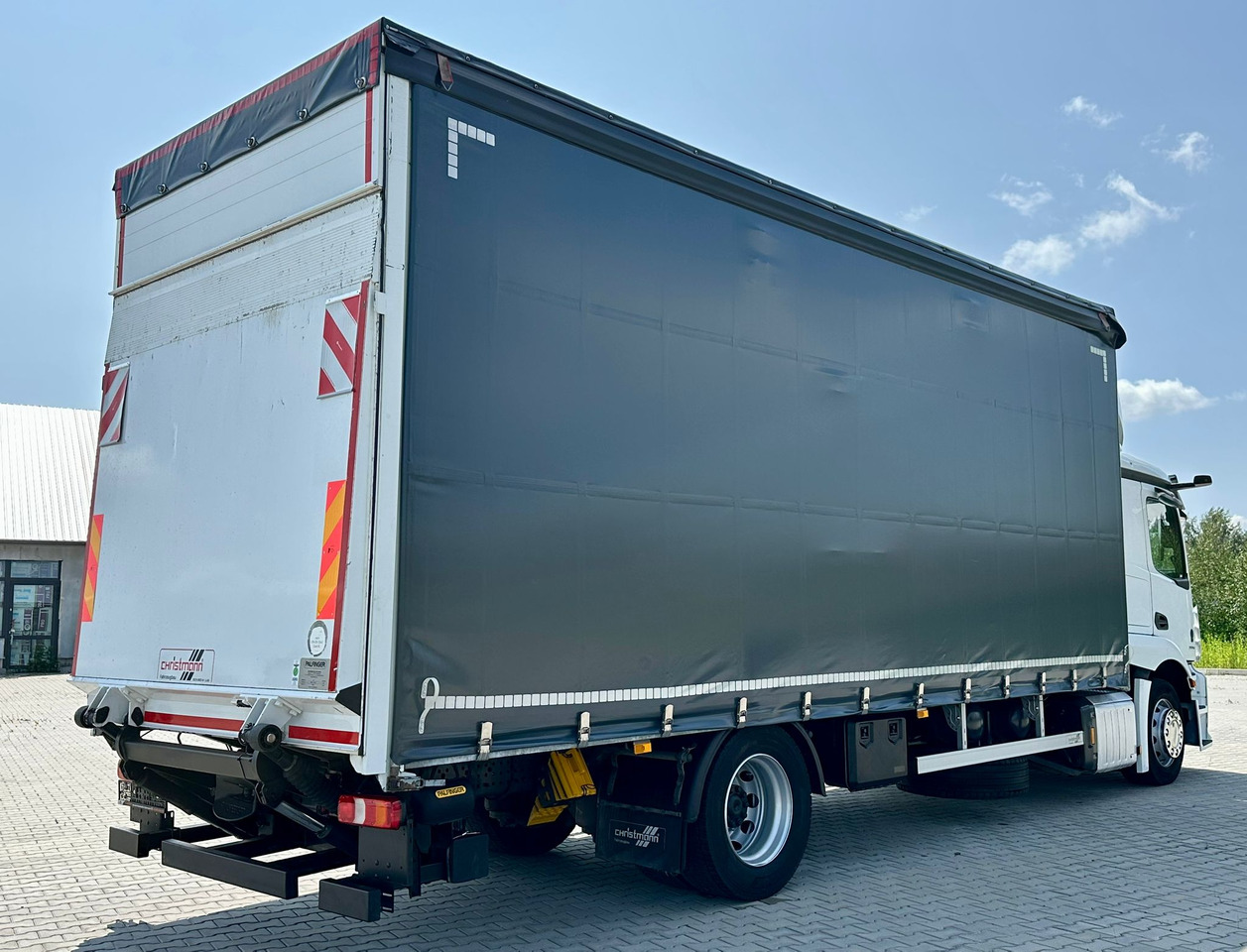 MERCEDES-BENZ ACTROS 1833 / FIRANKA / WINDA / 18 PALET / AUTOMAT / 310 TYS KM / DUŻY SILNIK / 2020 ROK / SYPIALKA - Camion à rideaux coulissants: photos 3 MERCEDES-BENZ ACTROS 1833 / FIRANKA / WINDA / 18 PALET / AUTOMAT / 310 TYS KM / DUŻY SILNIK / 2020 ROK / SYPIALKA - Camion à rideaux coulissants: photos 3