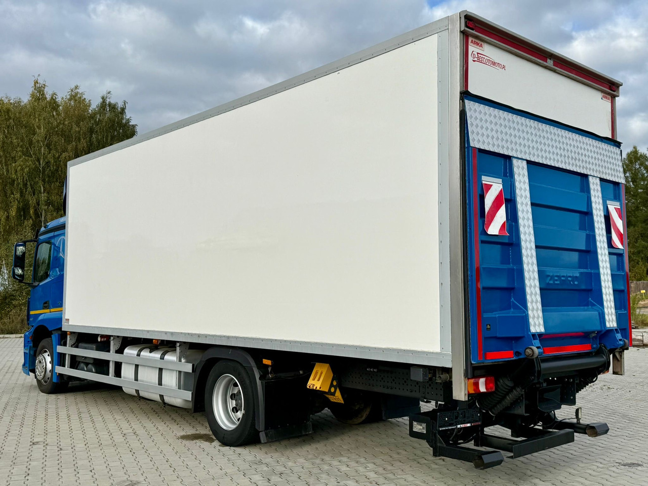 MERCEDES-BENZ ACTROS 1836 / CHŁODNIA / WINDA / 18 PALET / SILNIK 10677 cm3 / CARRIER / SYPIALKA / AUTOMAT / 2018 ROK - Camion frigorifique: photos 4 MERCEDES-BENZ ACTROS 1836 / CHŁODNIA / WINDA / 18 PALET / SILNIK 10677 cm3 / CARRIER / SYPIALKA / AUTOMAT / 2018 ROK - Camion frigorifique: photos 4