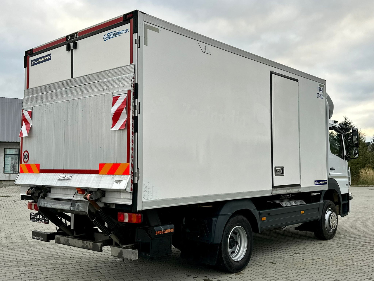 MERCEDES-BENZ ATEGO 1218 / CHŁODNIA / WINDA / 12 PALET / 5.10 M DŁUGOŚCI / AUTOMAT / LAMBERET / 5090 KG ŁADOWNOŚCI - Camion frigorifique: photos 4 MERCEDES-BENZ ATEGO 1218 / CHŁODNIA / WINDA / 12 PALET / 5.10 M DŁUGOŚCI / AUTOMAT / LAMBERET / 5090 KG ŁADOWNOŚCI - Camion frigorifique: photos 4