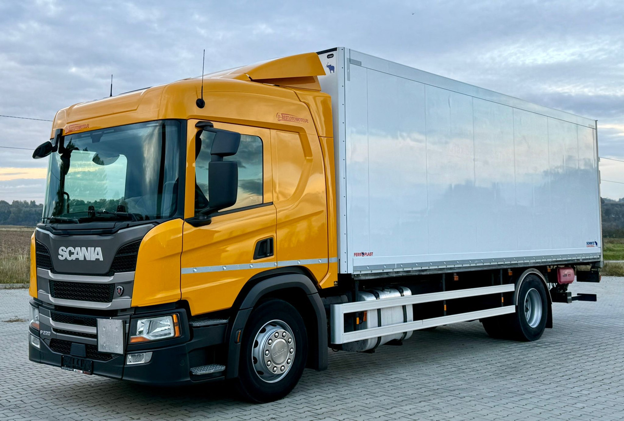 SCANIA P220 / IZOTERMA / WINDA / SCHMITZ / 18 PALET / SILNIK 6 / SYPIALKA / 2019 ROK / NISKI PRZEBIEG - Camion isothermique: photos 2 SCANIA P220 / IZOTERMA / WINDA / SCHMITZ / 18 PALET / SILNIK 6 / SYPIALKA / 2019 ROK / NISKI PRZEBIEG - Camion isothermique: photos 2