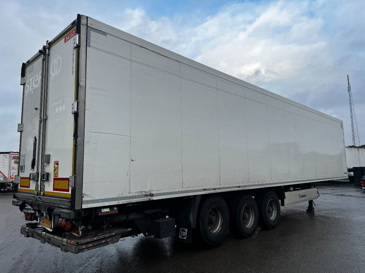 Krone SD met Carrier Vector 1550 en dhollandia laadklep - Semi-remorque frigorifique: photos 3 Krone SD met Carrier Vector 1550 en dhollandia laadklep - Semi-remorque frigorifique: photos 3