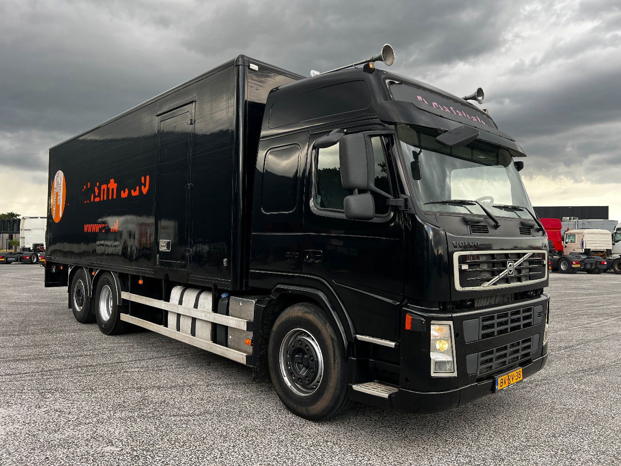 Volvo FM 9.300 Globe 6x2, Euro 5 - Camion fourgon: photos 2 Volvo FM 9.300 Globe 6x2, Euro 5 - Camion fourgon: photos 2