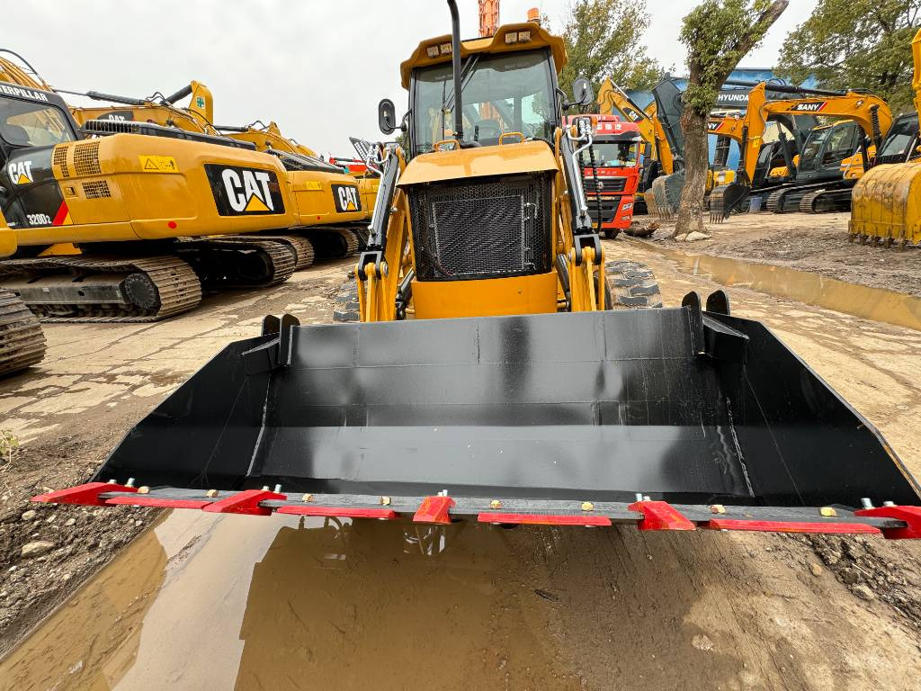 CAT 100% new CAT 420 F - Tractopelle: photos 5 CAT 100% new CAT 420 F - Tractopelle: photos 5