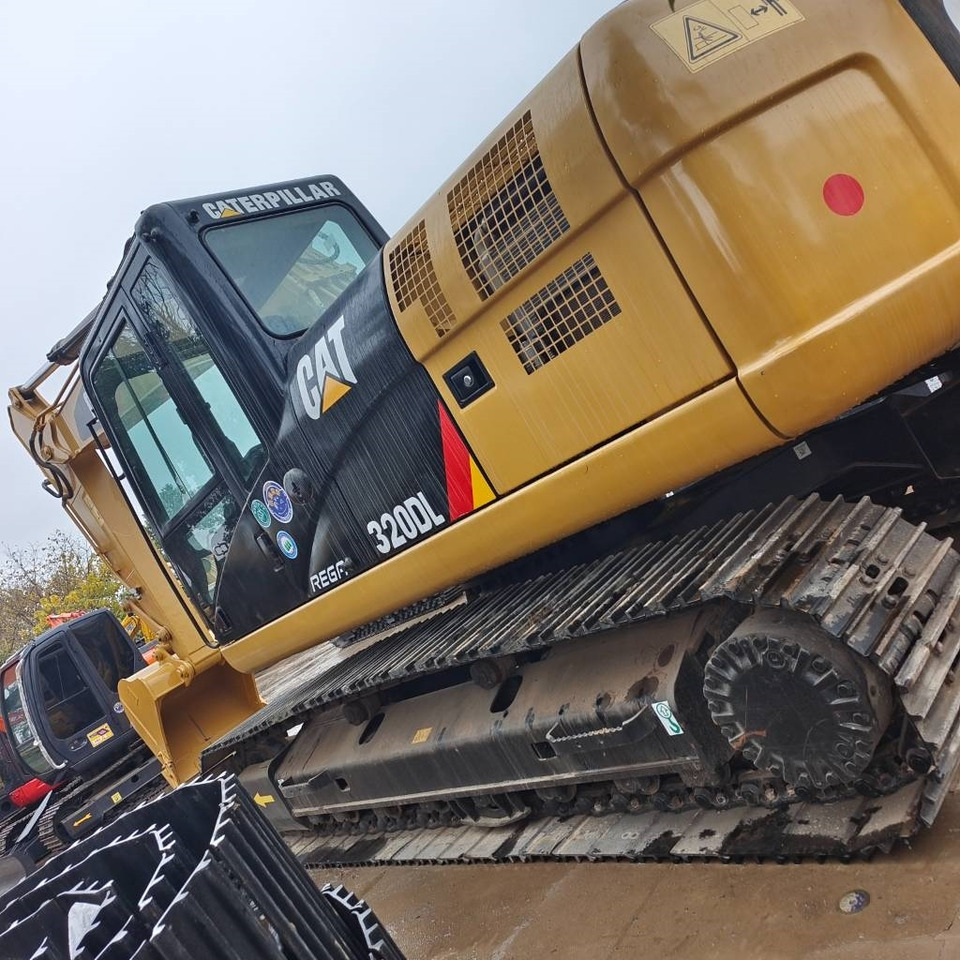 CAT 320 D L - Pelle sur chenille: photos 3 CAT 320 D L - Pelle sur chenille: photos 3