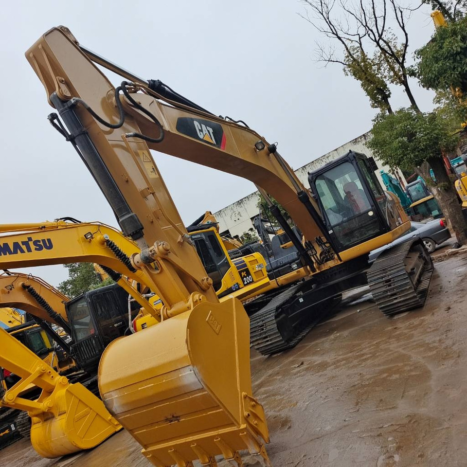 CAT 320 D L - Pelle sur chenille: photos 1 CAT 320 D L - Pelle sur chenille: photos 1