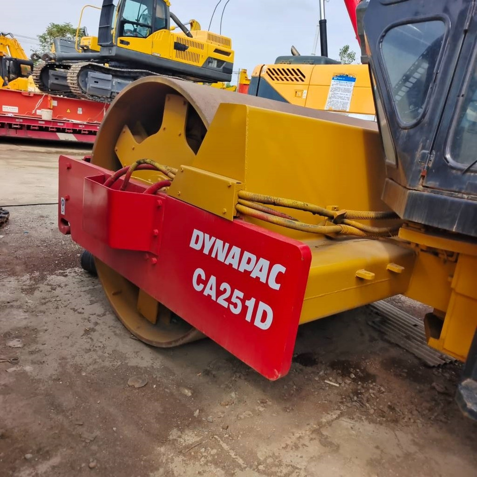 Dynapac CA 251 D - Compacteur à pieds de mouton/ Monocylindre: photos 5 Dynapac CA 251 D - Compacteur à pieds de mouton/ Monocylindre: photos 5
