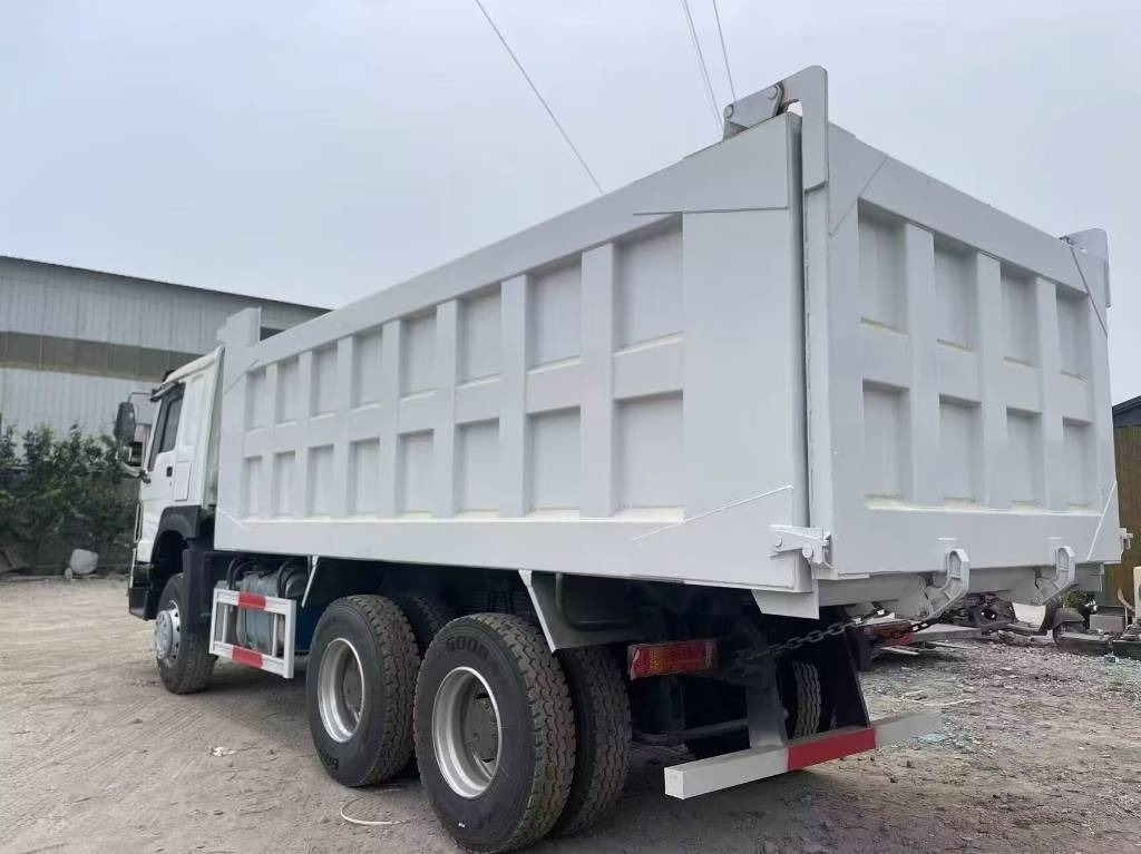 Howo 371 - Tombereau rigide: photos 2 Howo 371 - Tombereau rigide: photos 2