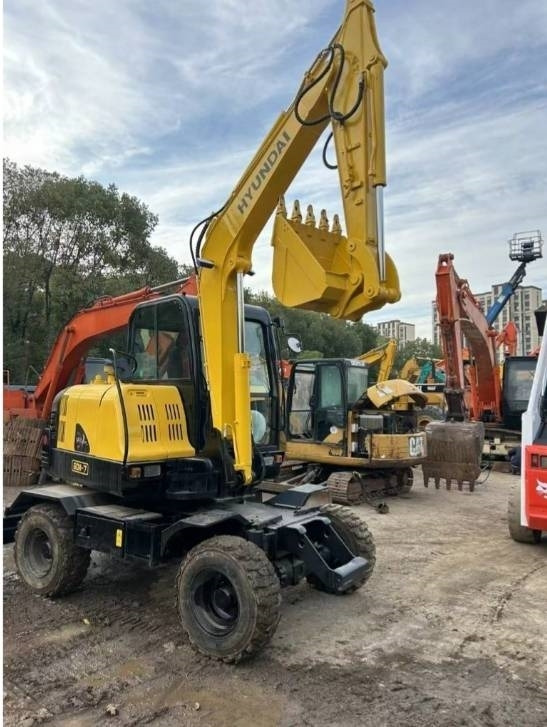Hyundai 100% new Hyundai HW 60 ECO - Pelle sur pneus: photos 2 Hyundai 100% new Hyundai HW 60 ECO - Pelle sur pneus: photos 2