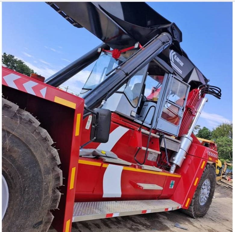 Kalmar DRF 450 - Reach stacker: photos 4 Kalmar DRF 450 - Reach stacker: photos 4