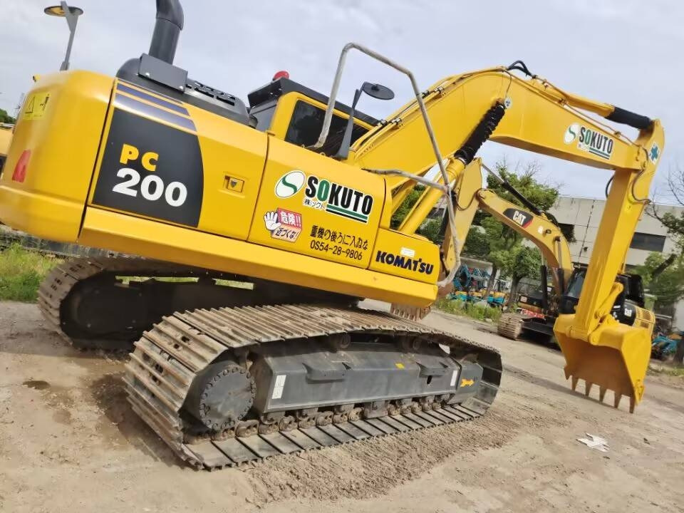 Komatsu PC 200-8 - Pelle sur chenille: photos 1 Komatsu PC 200-8 - Pelle sur chenille: photos 1