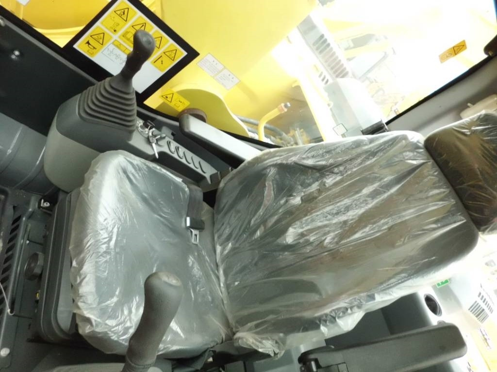 Komatsu PC 240 - Pelle sur chenille: photos 5 Komatsu PC 240 - Pelle sur chenille: photos 5