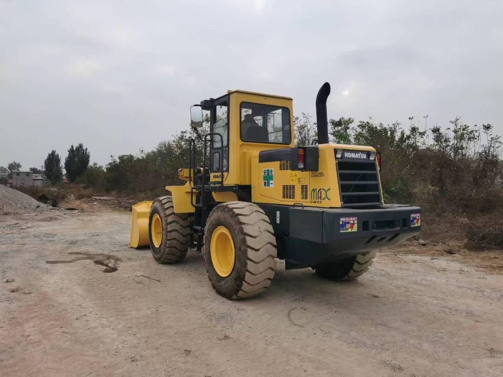 Komatsu WA 320-5 - Chargeuse sur pneus: photos 3 Komatsu WA 320-5 - Chargeuse sur pneus: photos 3