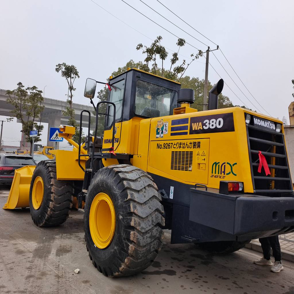 Komatsu WA 380-3 - Chargeuse sur pneus: photos 1 Komatsu WA 380-3 - Chargeuse sur pneus: photos 1