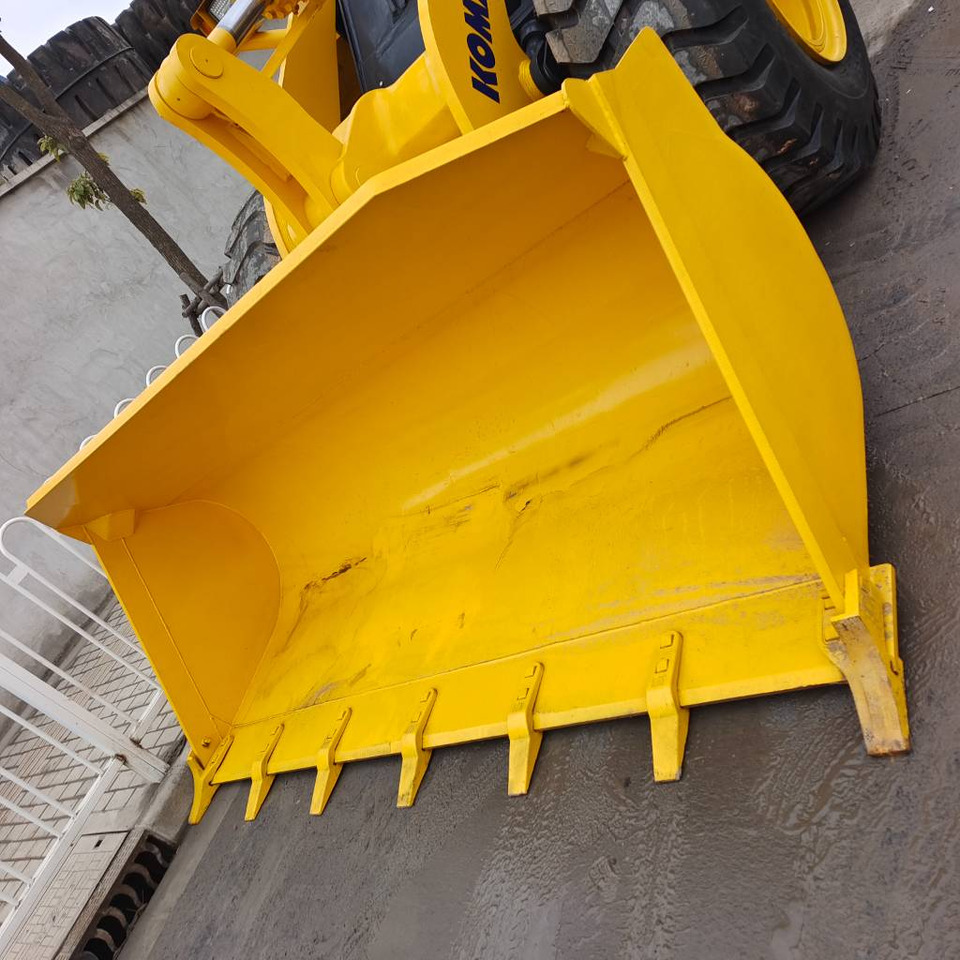 Komatsu WA 380-3 - Chargeuse sur pneus: photos 3 Komatsu WA 380-3 - Chargeuse sur pneus: photos 3