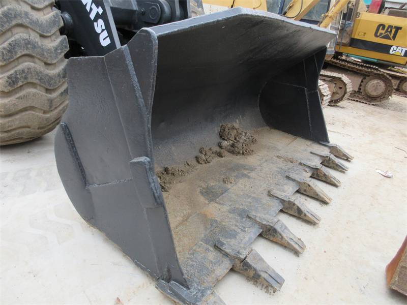 Komatsu WA 380-3 - Chargeuse sur pneus: photos 2 Komatsu WA 380-3 - Chargeuse sur pneus: photos 2