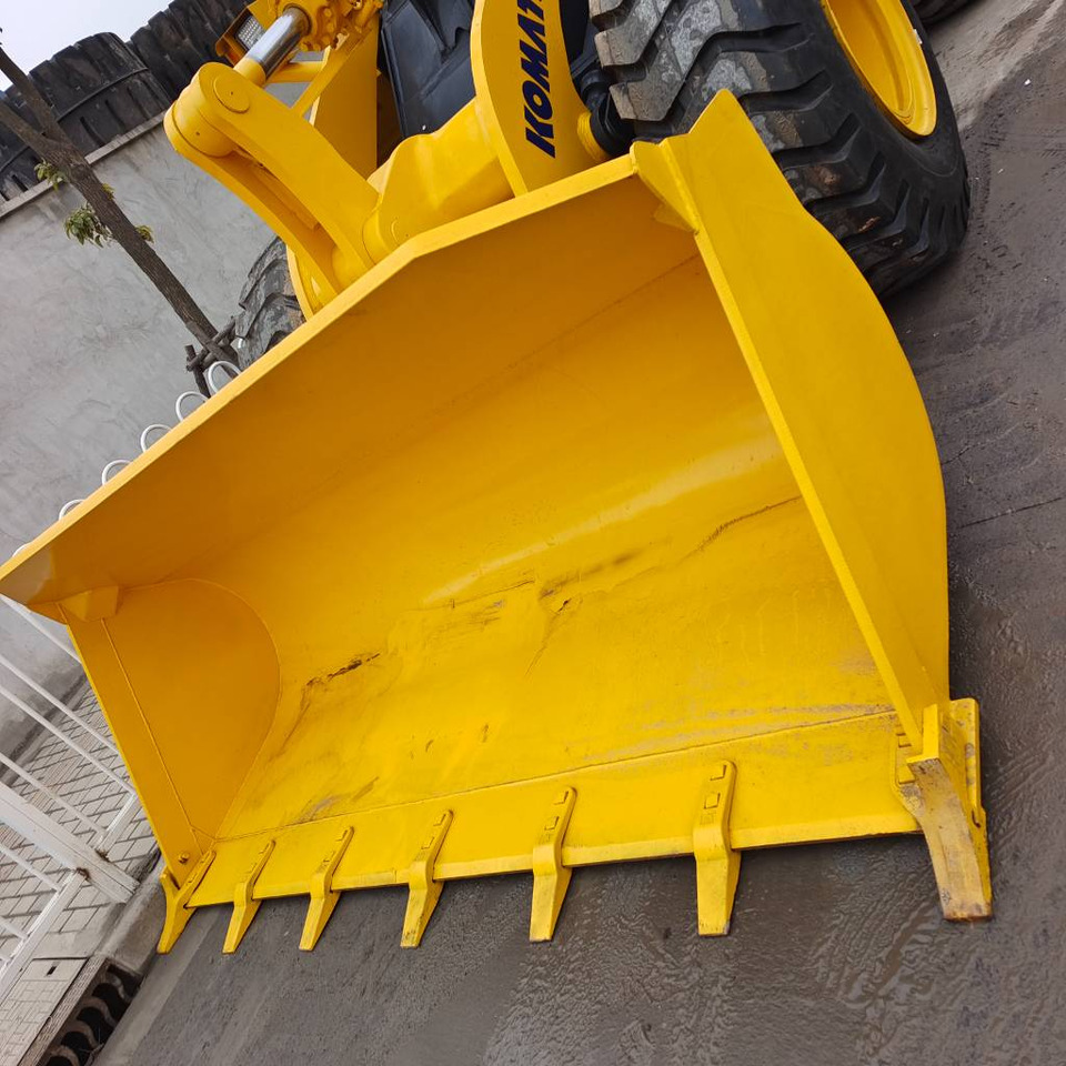 Komatsu WA 380-3 - Chargeuse sur pneus: photos 4 Komatsu WA 380-3 - Chargeuse sur pneus: photos 4