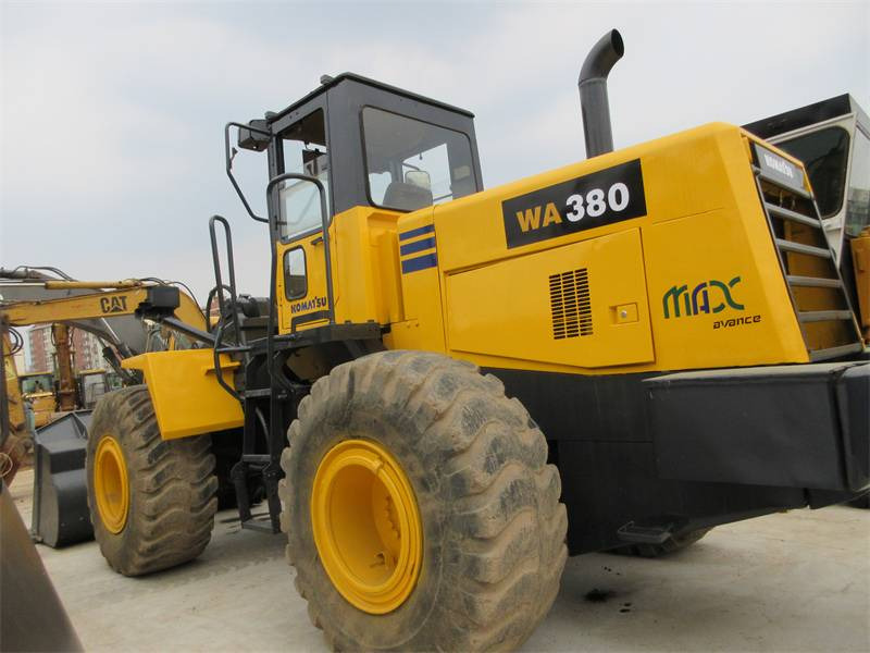 Komatsu WA 380-3 - Chargeuse sur pneus: photos 1 Komatsu WA 380-3 - Chargeuse sur pneus: photos 1