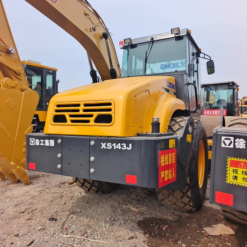 XCMG XS143J - Pelle sur chenille: photos 3 XCMG XS143J - Pelle sur chenille: photos 3