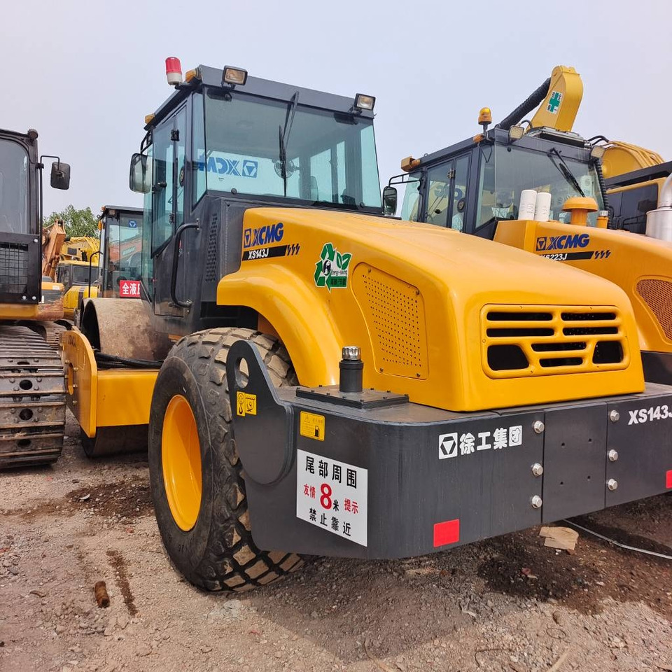 XCMG XS143J - Pelle sur chenille: photos 1 XCMG XS143J - Pelle sur chenille: photos 1