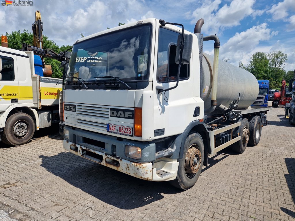 Daf CF 290 Wassertank 13500 L, Tank verzinkt Vorlauf- Lift- Lenkachse - Camion citerne: photos 1 Daf CF 290 Wassertank 13500 L, Tank verzinkt Vorlauf- Lift- Lenkachse - Camion citerne: photos 1