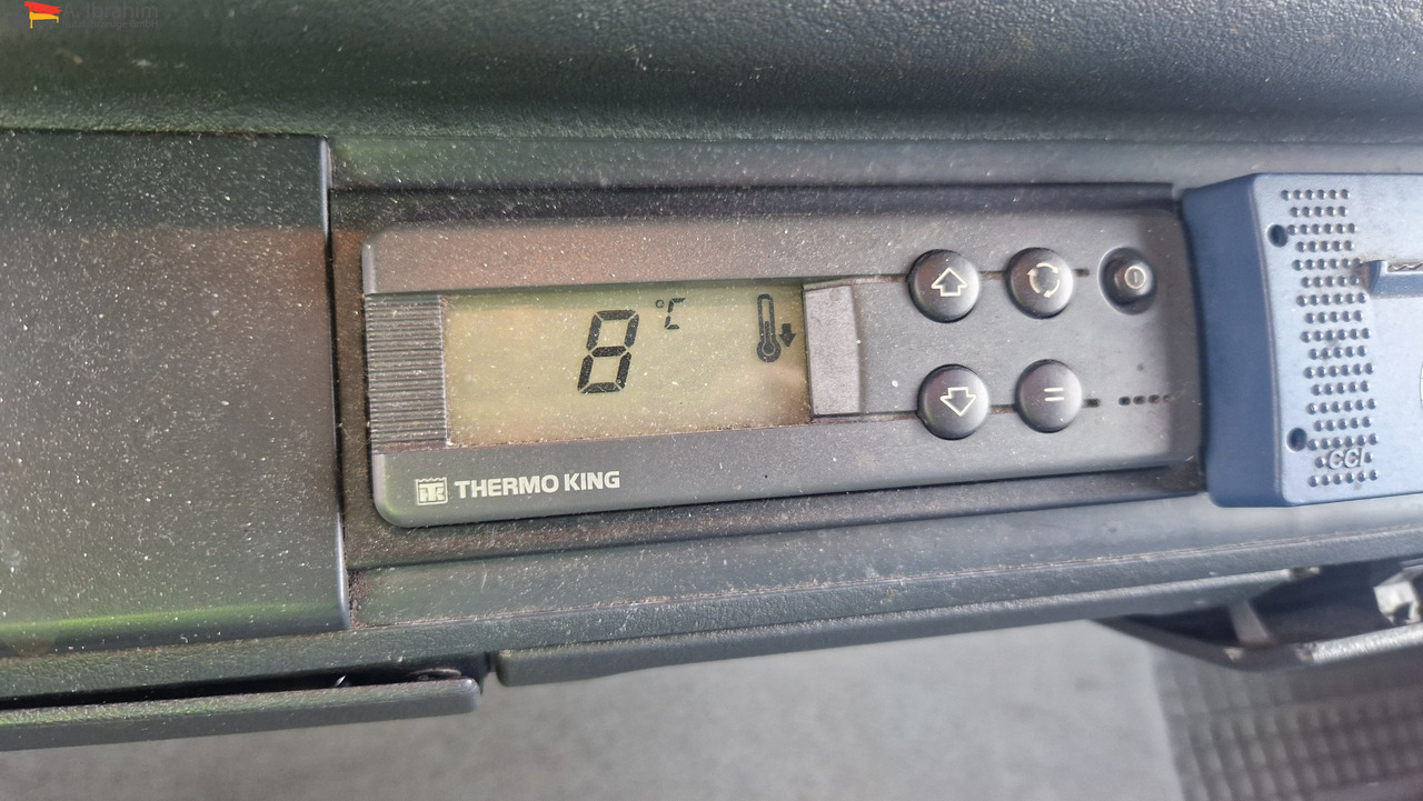 MAN 8.180 Thermokingkühlung - 30 ° sauber, 3. Gang kratzt, voll fahrbereit - Camion frigorifique: photos 4 MAN 8.180 Thermokingkühlung - 30 ° sauber, 3. Gang kratzt, voll fahrbereit - Camion frigorifique: photos 4