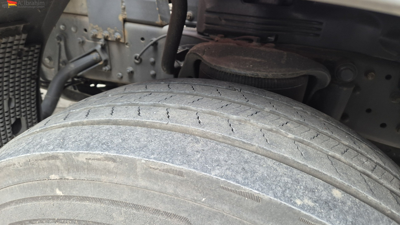 Mercedes-Benz 1833 HIAB Kran, Funk FB Scheckheft gepflegt bei Mercedes - Camion plateau, Camion grue: photos 3 Mercedes-Benz 1833 HIAB Kran, Funk FB Scheckheft gepflegt bei Mercedes - Camion plateau, Camion grue: photos 3