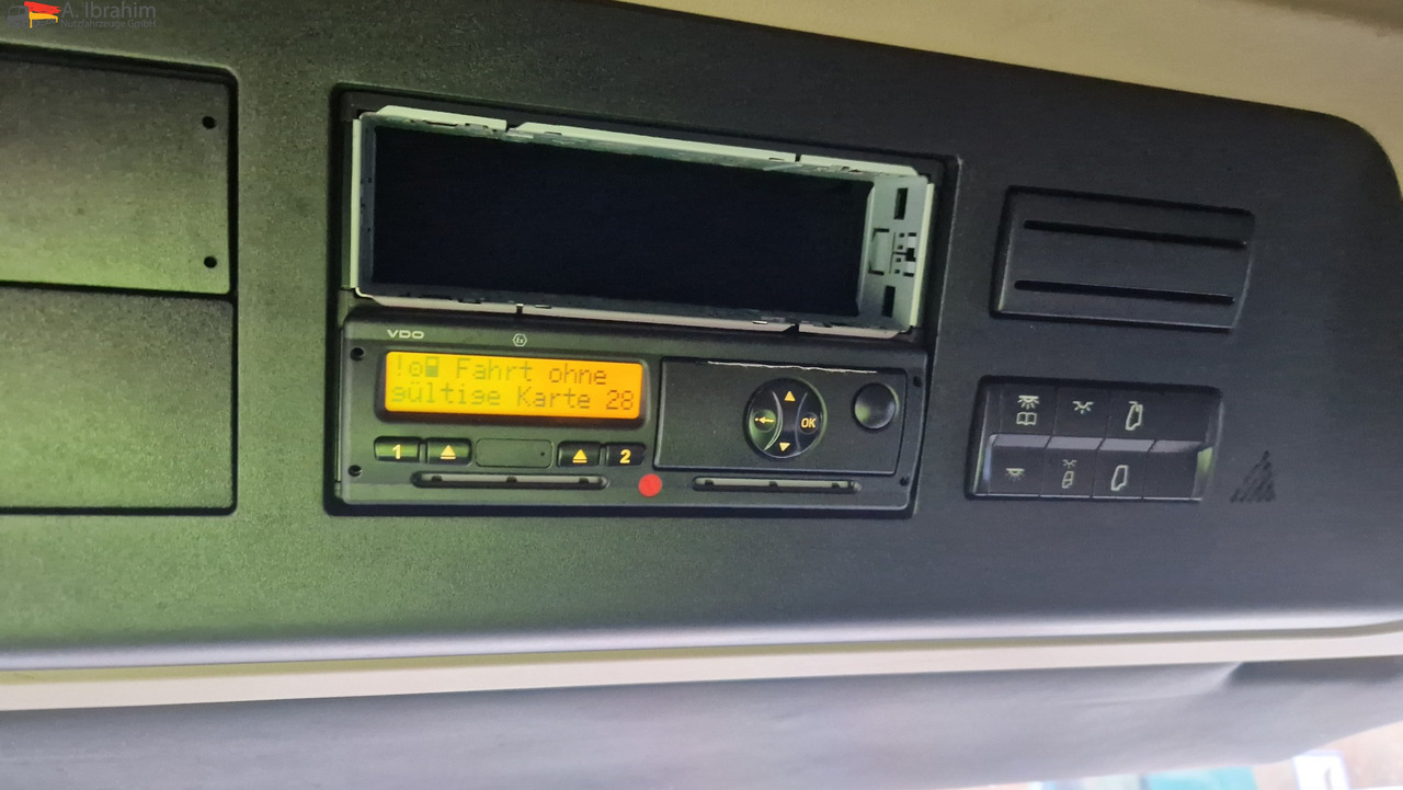 Mercedes-Benz 1845 Retarder Klima, Kühlschrank Edscha, Retarder, LBW, Zustand gut - Camion à rideaux coulissants: photos 4 Mercedes-Benz 1845 Retarder Klima, Kühlschrank Edscha, Retarder, LBW, Zustand gut - Camion à rideaux coulissants: photos 4