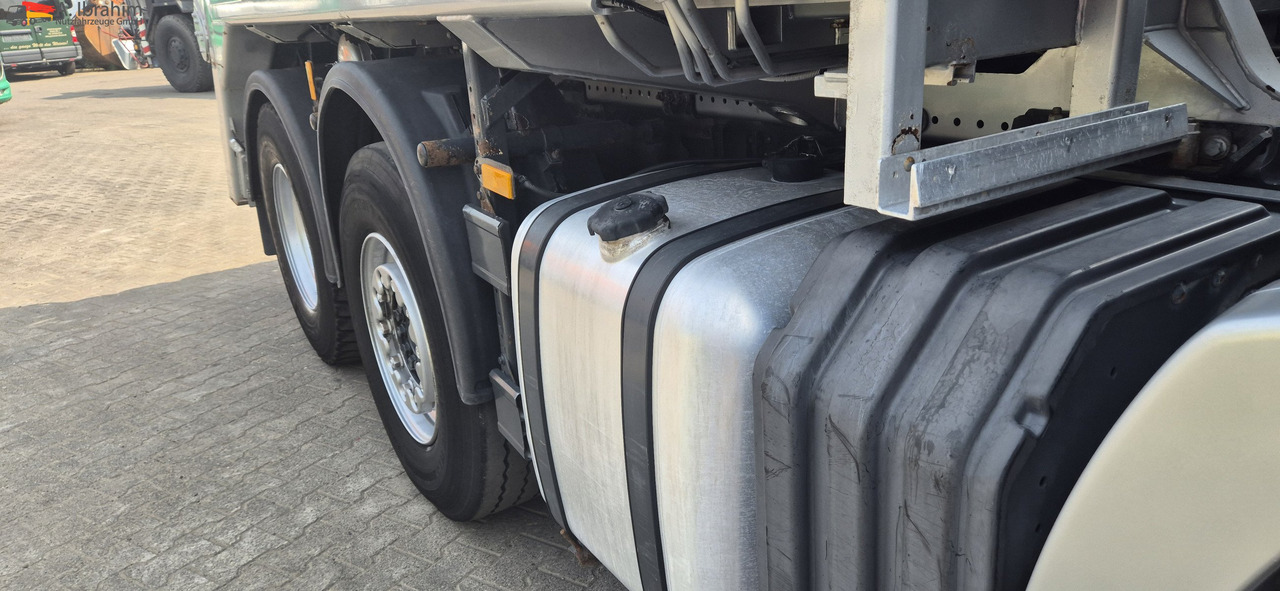 Mercedes-Benz 2546 L Meiller Absetzkipper 6x2, Vorlauf-Lenkachse, mp3 - Camion multibenne: photos 5 Mercedes-Benz 2546 L Meiller Absetzkipper 6x2, Vorlauf-Lenkachse, mp3 - Camion multibenne: photos 5