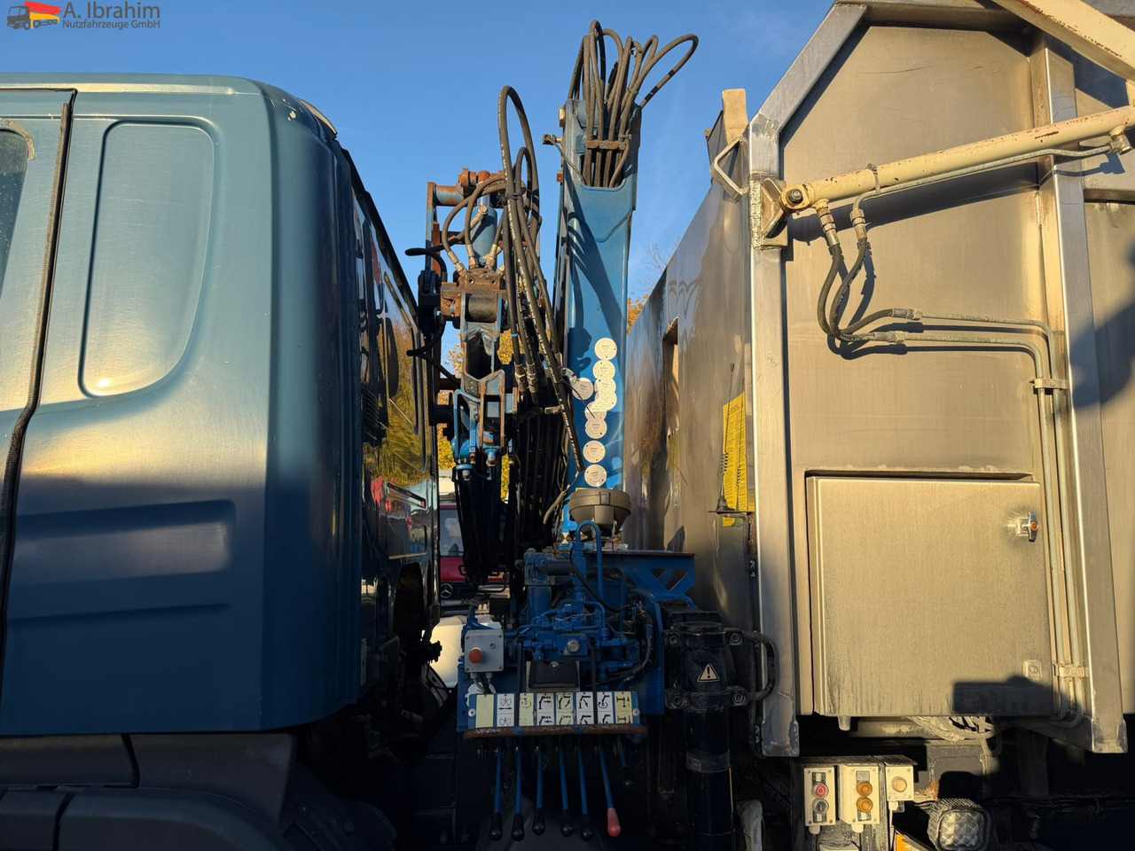 Scania B4X2 Edelstahlkipper für Tierkörperbeseitigung Kran MKG - Benne à ordures ménagères: photos 4 Scania B4X2 Edelstahlkipper für Tierkörperbeseitigung Kran MKG - Benne à ordures ménagères: photos 4