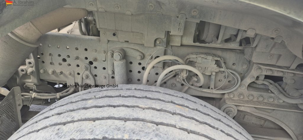 Mercedes-Benz DB 1842H 4x4 Hydrodrive Scheckheft bei Mercedes - Tracteur routier: photos 4 Mercedes-Benz DB 1842H 4x4 Hydrodrive Scheckheft bei Mercedes - Tracteur routier: photos 4