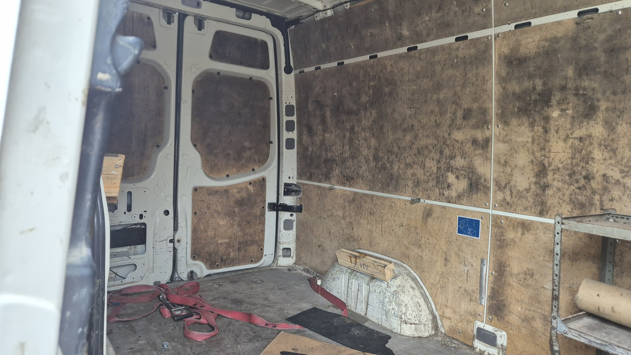 VW Crafter 2.5 Diesel Rost ja, technisch super, HU neu 01 2025 - Fourgon utilitaire: photos 5 VW Crafter 2.5 Diesel Rost ja, technisch super, HU neu 01 2025 - Fourgon utilitaire: photos 5