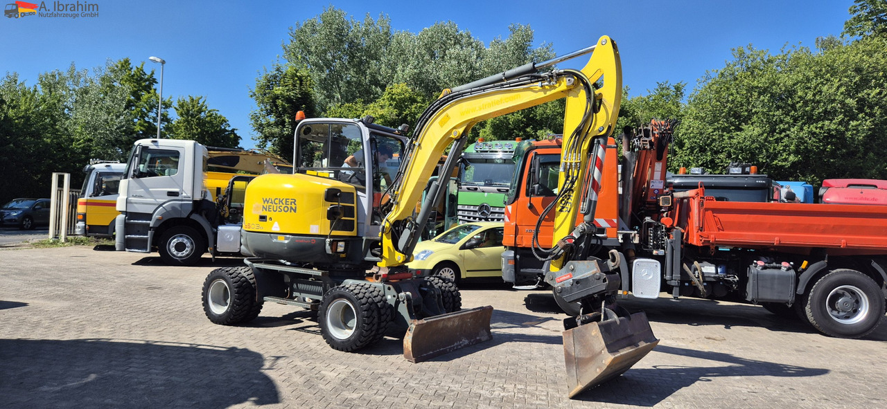 Wacker Neuson 6503 E05-07 schnellwechsler mit Oilquick | VERSTELLAUSLEGER | Klima | 2 Löffel - Pelle sur pneus: photos 1 Wacker Neuson 6503 E05-07 schnellwechsler mit Oilquick | VERSTELLAUSLEGER | Klima | 2 Löffel - Pelle sur pneus: photos 1