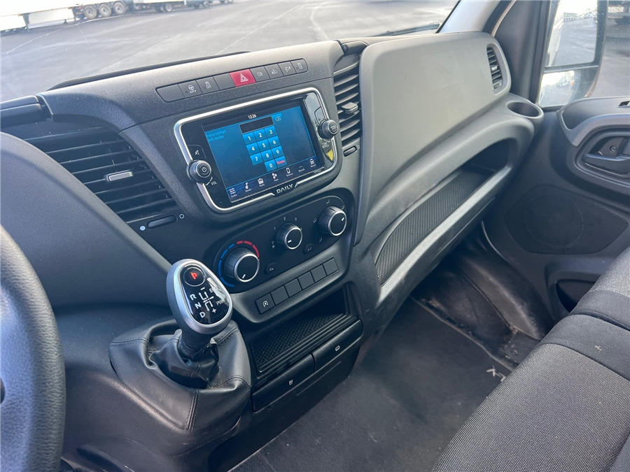 Fourgon utilitaire Iveco 35C16: photos 9