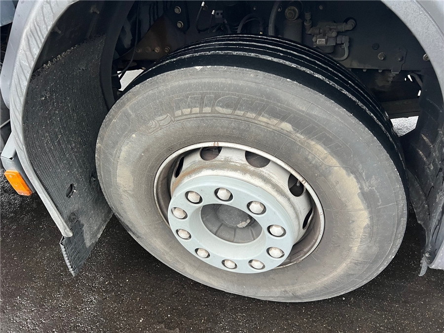 Camion à rideaux coulissants Volvo FE 280: photos 17