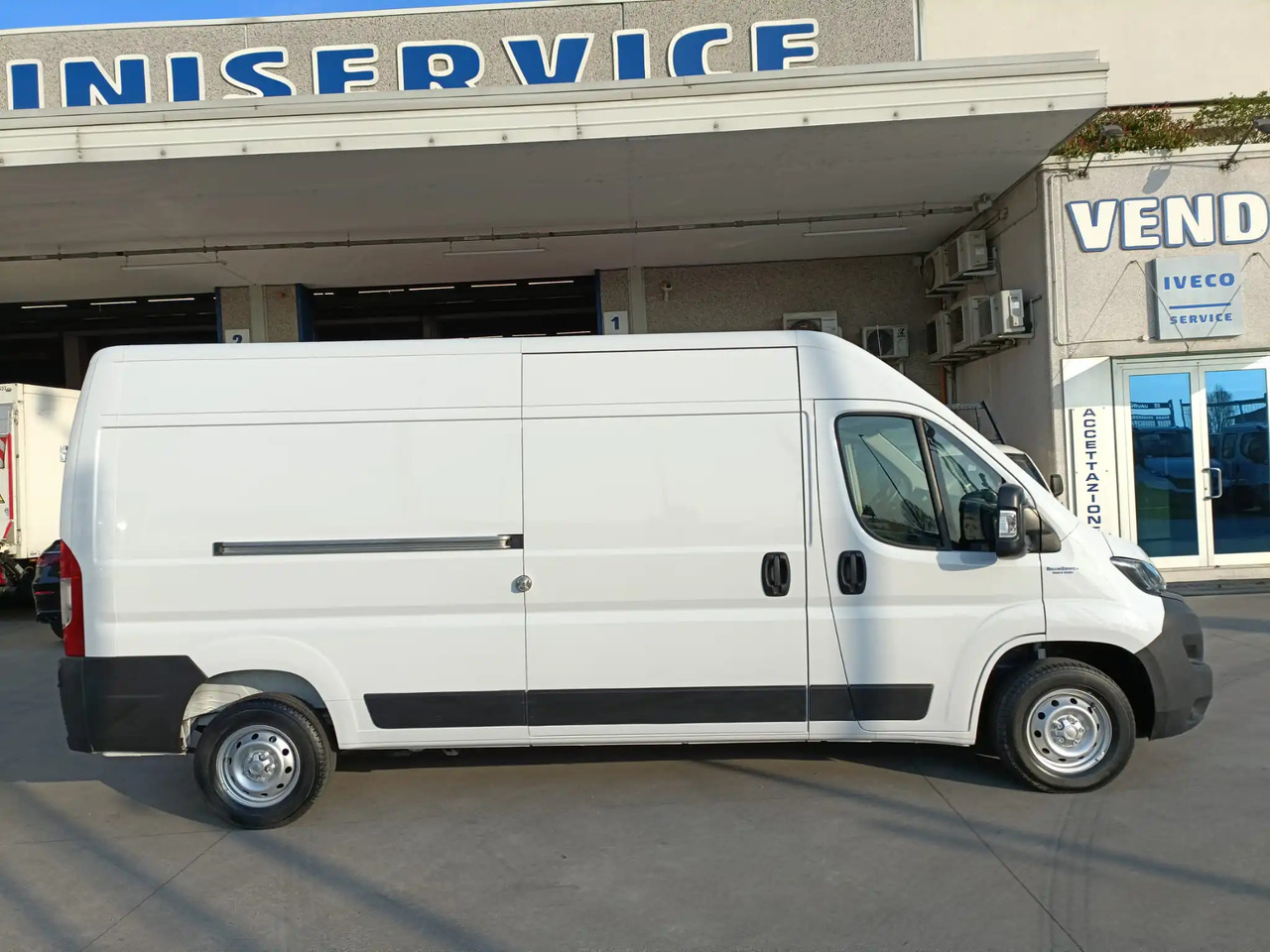 FIAT DUCATO 35 L3H2 - Fourgon utilitaire: photos 3 FIAT DUCATO 35 L3H2 - Fourgon utilitaire: photos 3