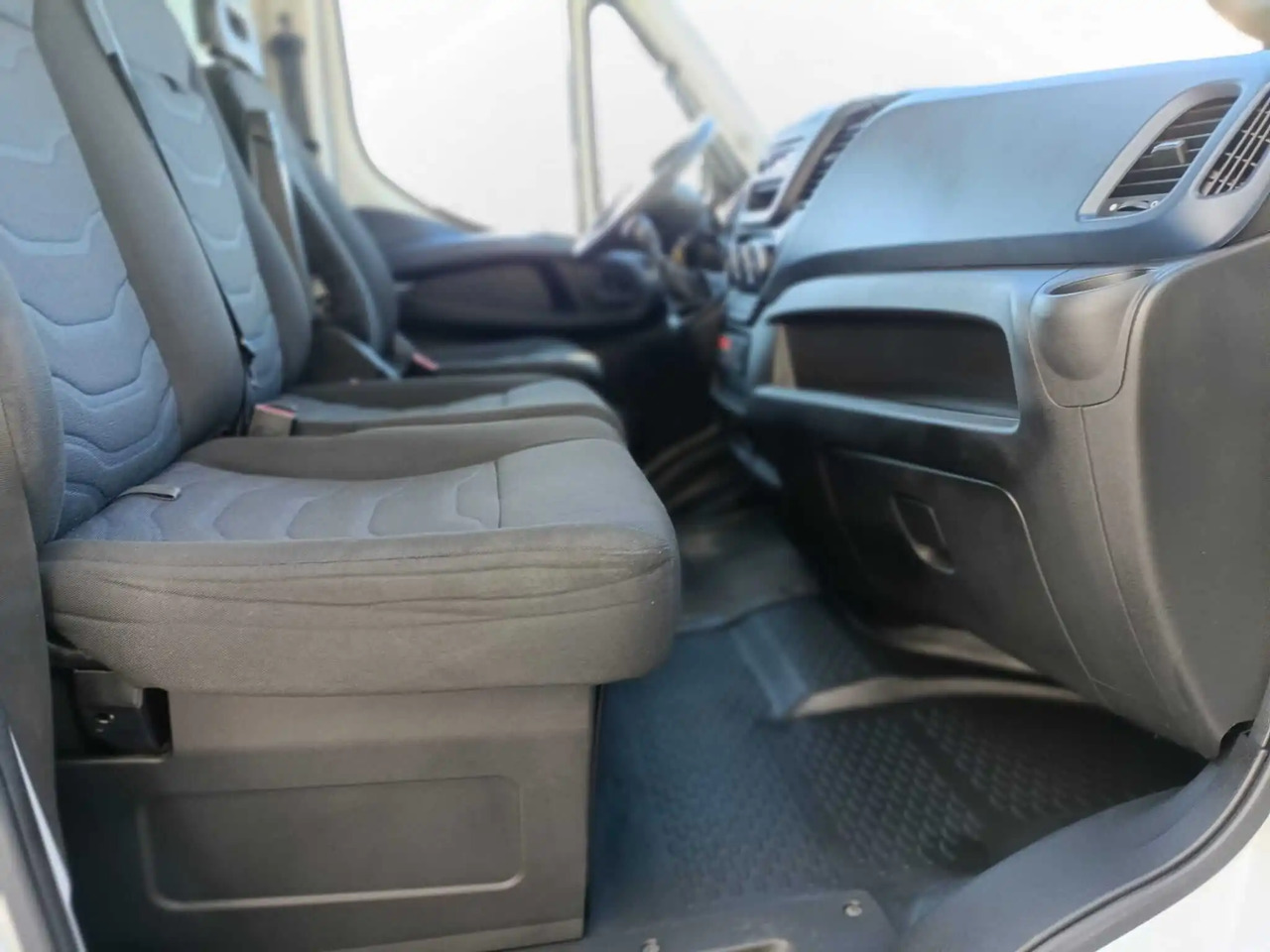 IVECO DAILY 60C18 RIBALTABILE CON GRU - Camion benne: photos 4 IVECO DAILY 60C18 RIBALTABILE CON GRU - Camion benne: photos 4