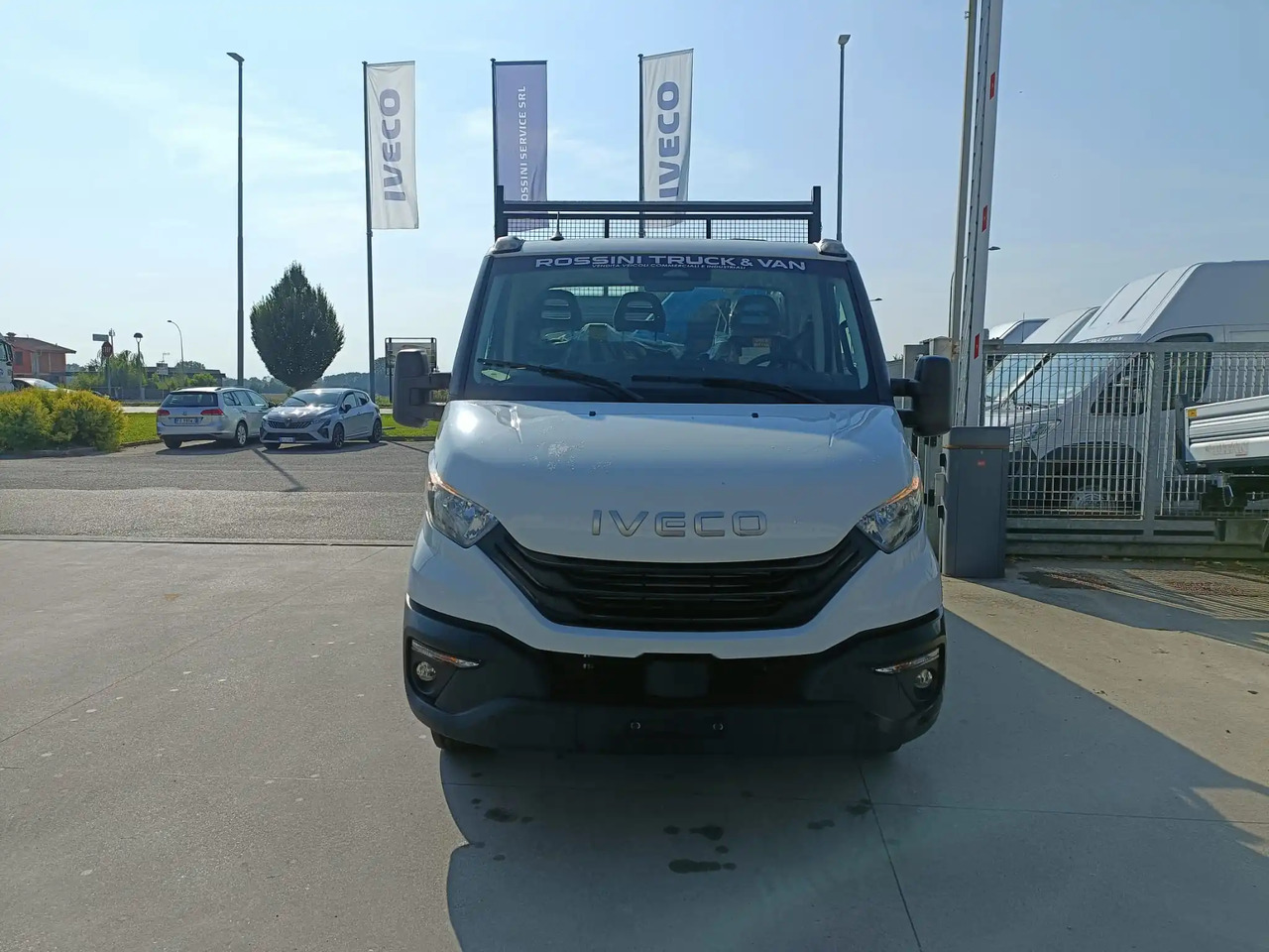 IVECO DAILY 60C18 RIBALTABILE CON GRU - Camion benne: photos 1 IVECO DAILY 60C18 RIBALTABILE CON GRU - Camion benne: photos 1