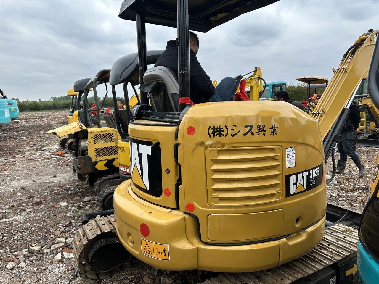Caterpillar 303E - Mini pelle: photos 4 Caterpillar 303E - Mini pelle: photos 4