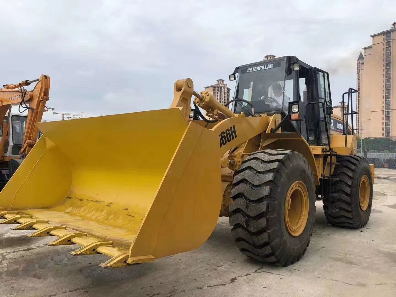 Caterpillar 966H - Chargeuse sur pneus: photos 1 Caterpillar 966H - Chargeuse sur pneus: photos 1