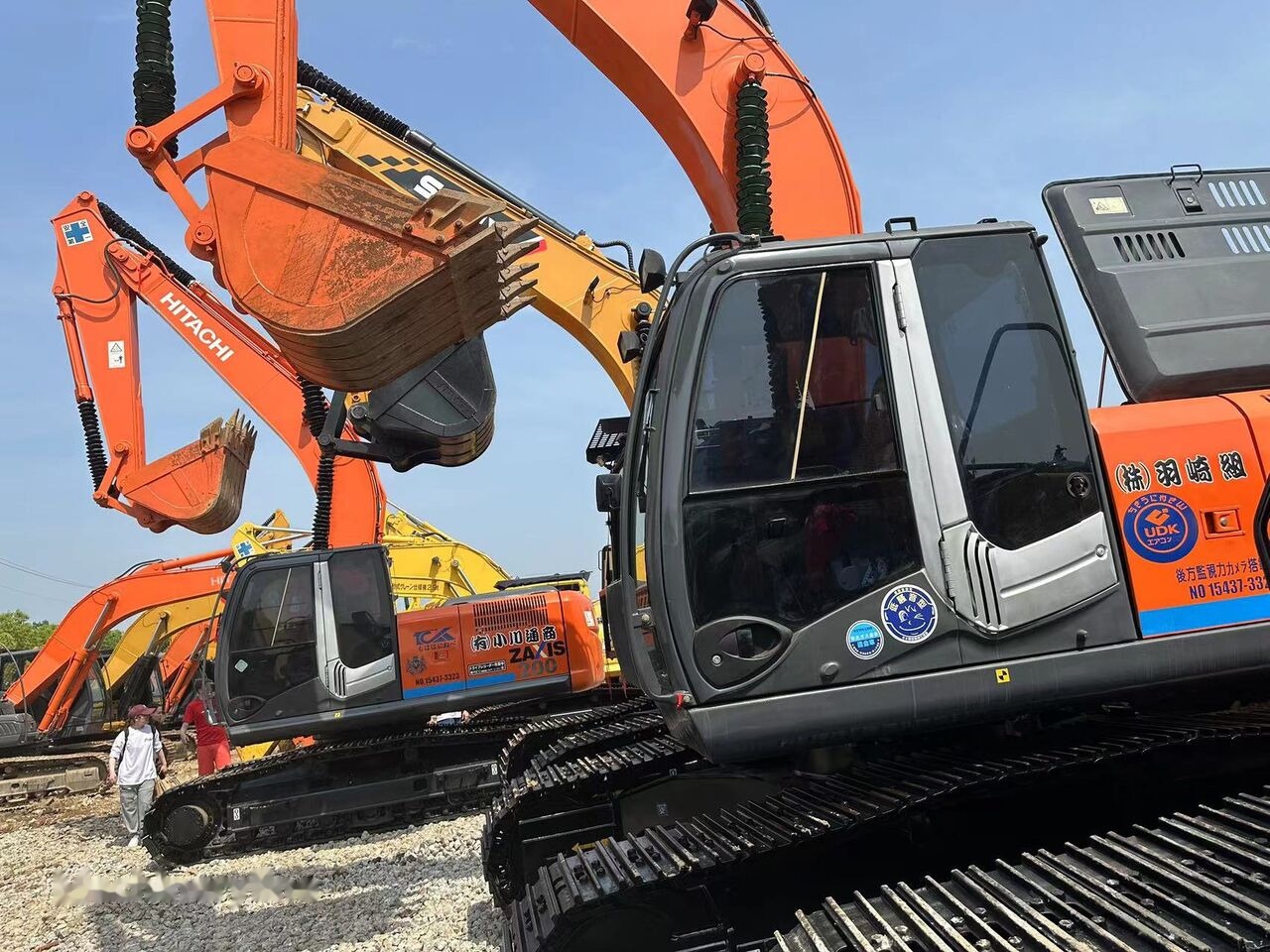 Hitachi ZX200-3 - Pelle sur chenille: photos 3 Hitachi ZX200-3 - Pelle sur chenille: photos 3