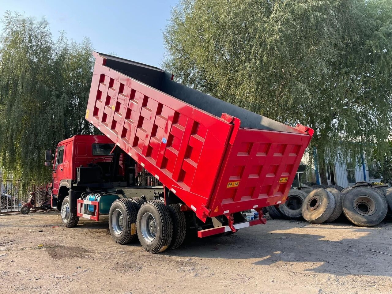 Howo 371 6X4 - Camion benne: photos 4 Howo 371 6X4 - Camion benne: photos 4