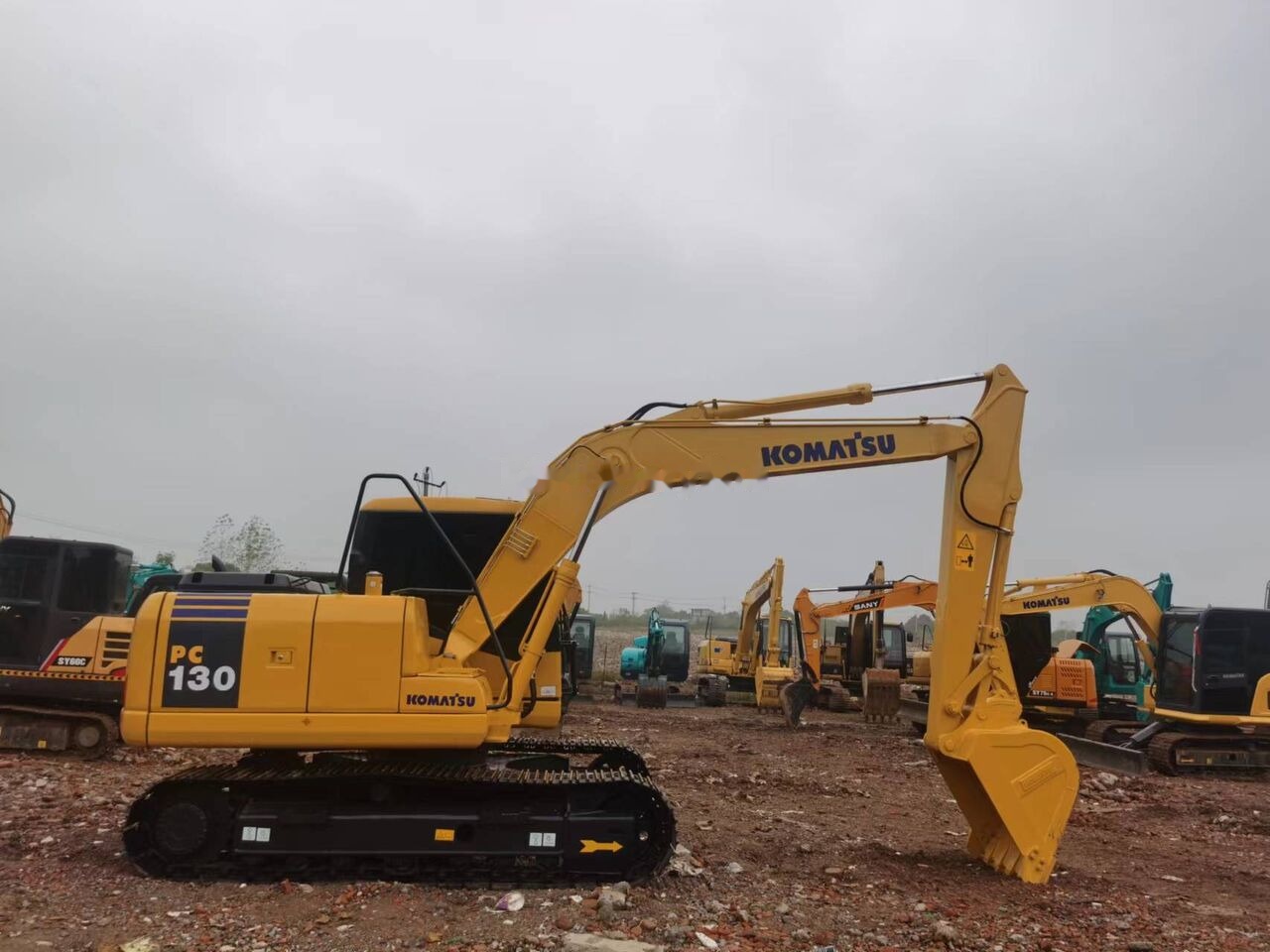 Komatsu PC130 - Pelle sur chenille: photos 1 Komatsu PC130 - Pelle sur chenille: photos 1