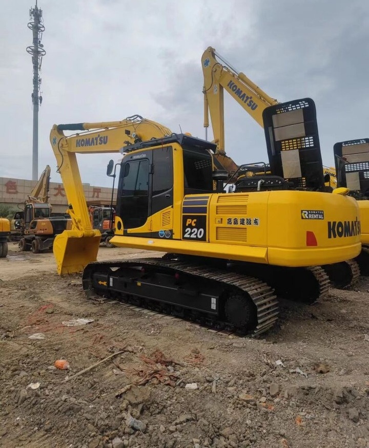 Komatsu PC220-8 - Pelle sur chenille: photos 2 Komatsu PC220-8 - Pelle sur chenille: photos 2