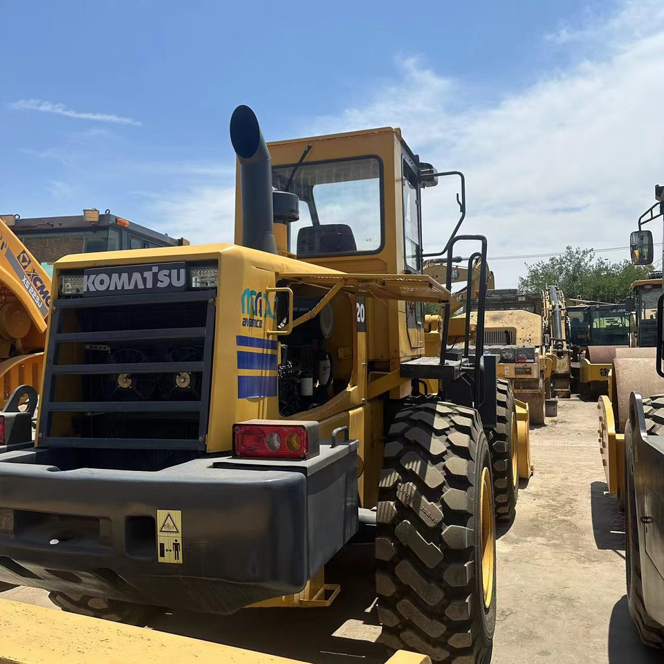 Komatsu WA320 - Chargeuse sur pneus: photos 4 Komatsu WA320 - Chargeuse sur pneus: photos 4