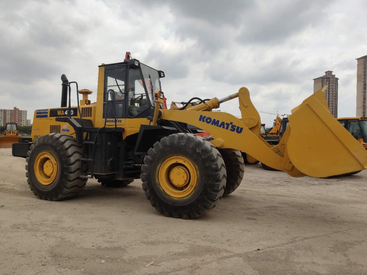 Komatsu WA470 - Chargeuse sur pneus: photos 5 Komatsu WA470 - Chargeuse sur pneus: photos 5