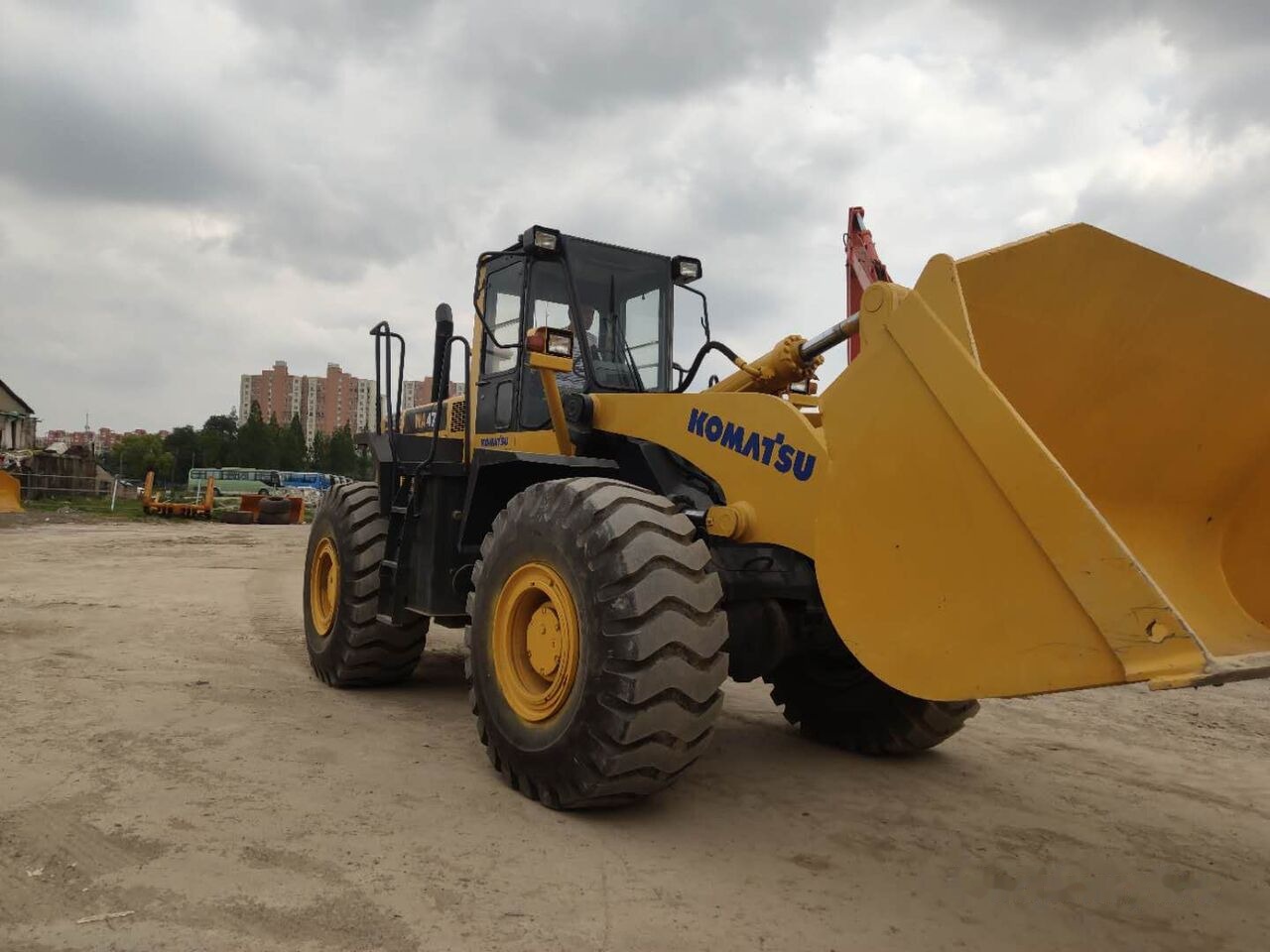 Komatsu WA470 - Chargeuse sur pneus: photos 3 Komatsu WA470 - Chargeuse sur pneus: photos 3