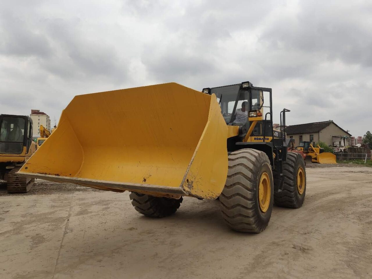 Komatsu WA470 - Chargeuse sur pneus: photos 1 Komatsu WA470 - Chargeuse sur pneus: photos 1