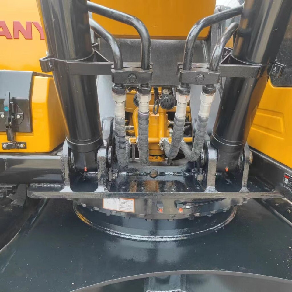 Sany SY215C - Pelle sur chenille: photos 1 Sany SY215C - Pelle sur chenille: photos 1