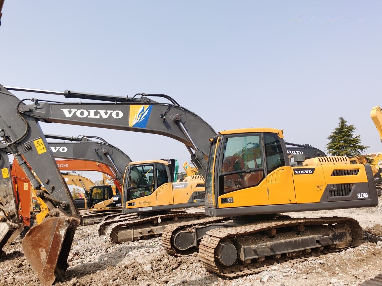 Volvo EC220 - Pelle sur chenille: photos 1 Volvo EC220 - Pelle sur chenille: photos 1